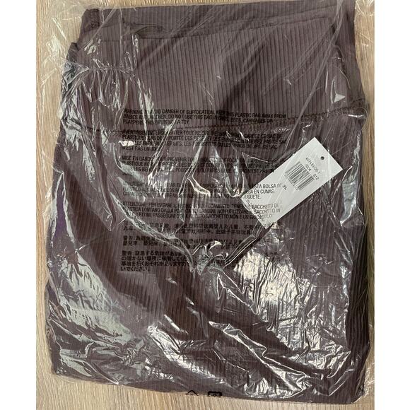 Old Navy Womens Wild Currant Extra High Waisted PowerSoft Ribbed Flare Leggings - Picture 5 of 7